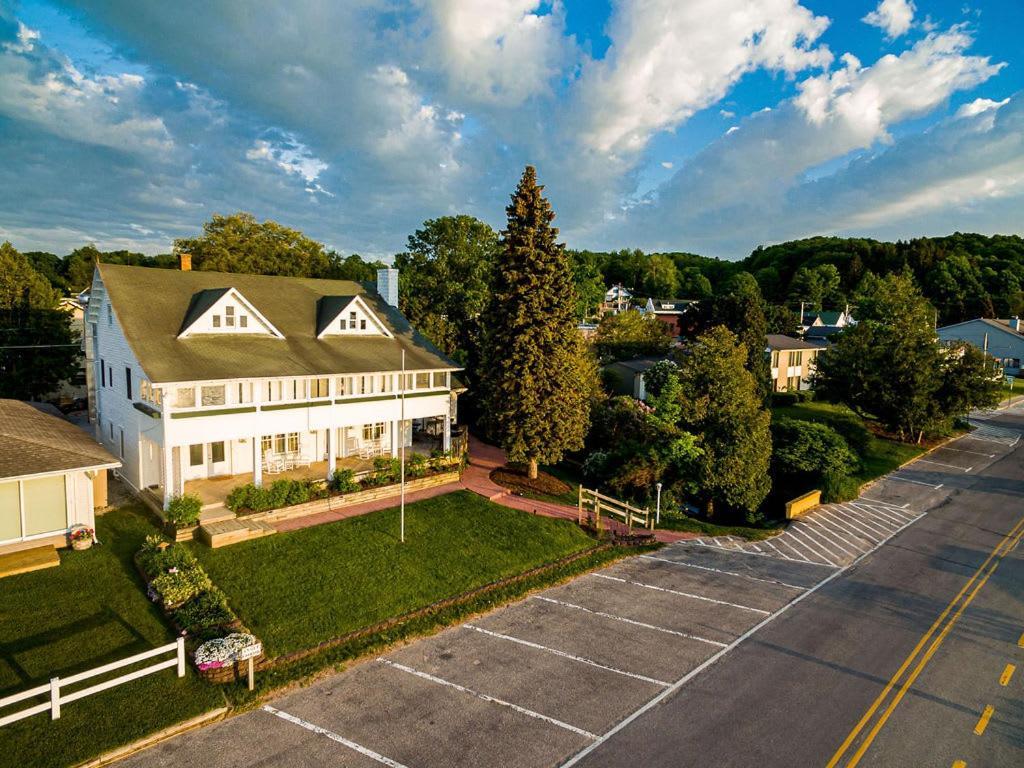Inn At Beulah Beach On Crystal Lake Kültér fotó